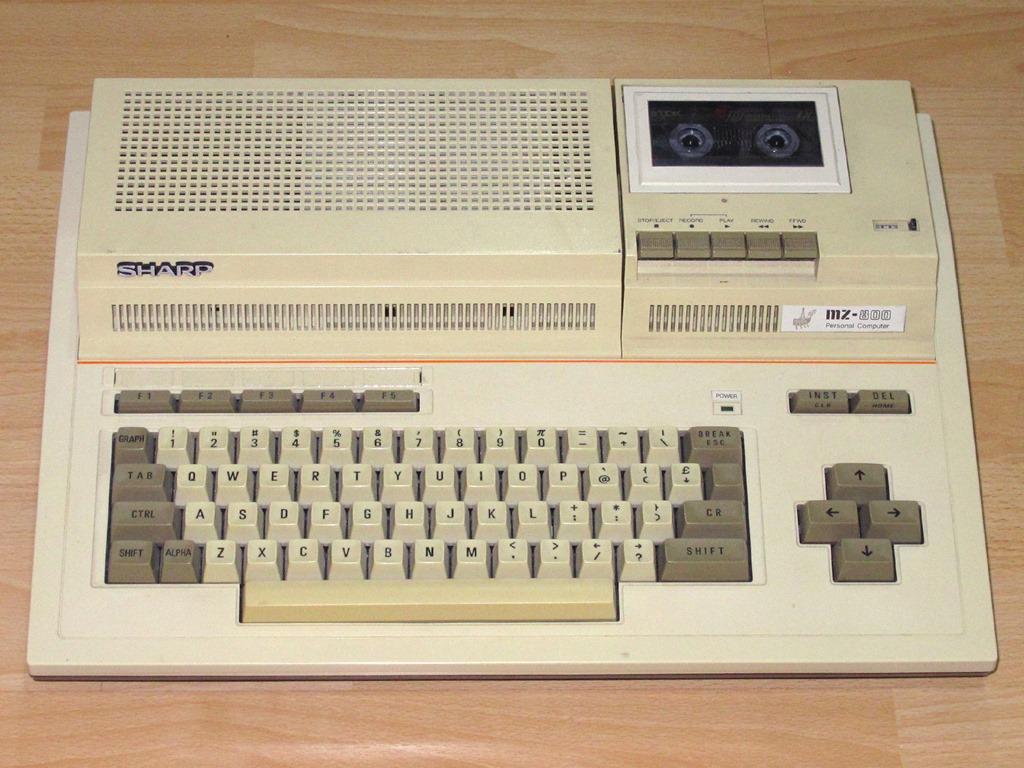 Sharp_MZ-800_front